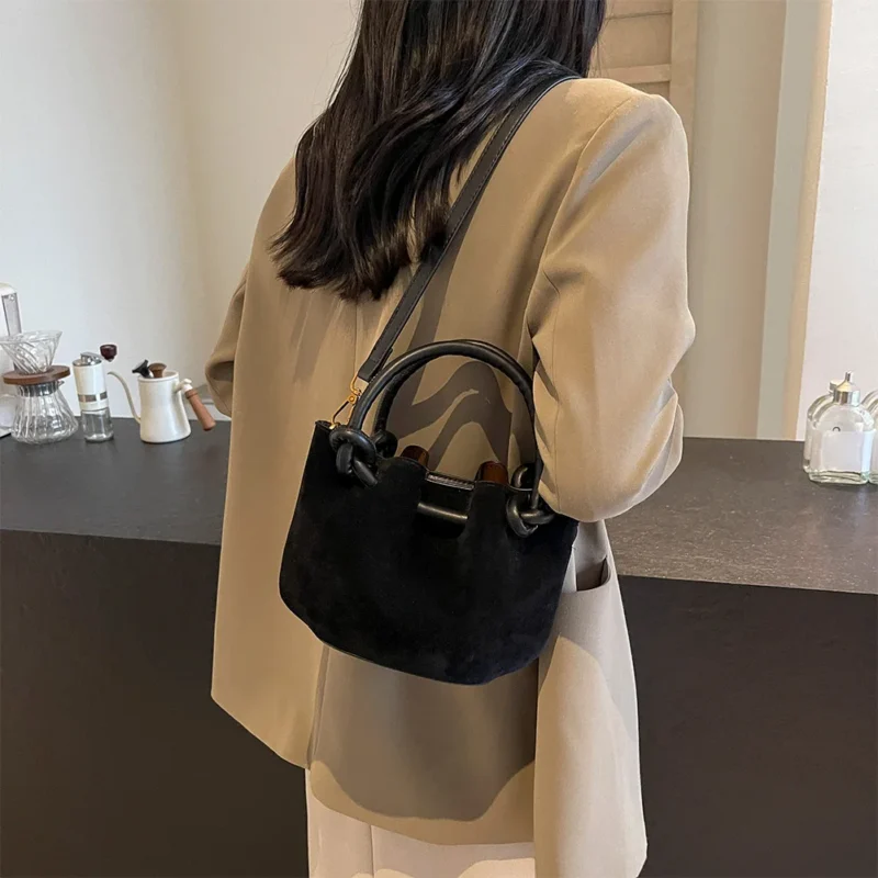 Elegant PU Leather Bucket Handbag Women's Versatile Shoulder Sling Purse with Multiple Compartments - Image 3